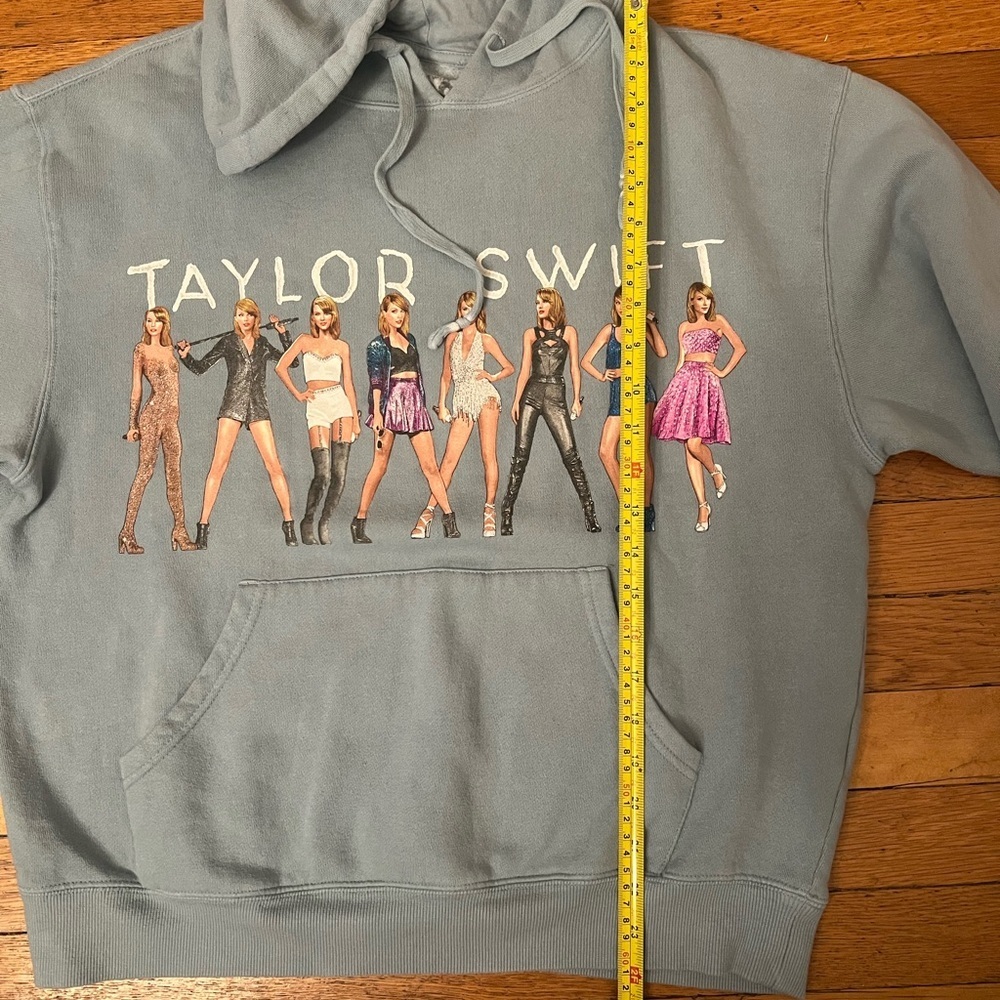 Taylor Swift 1989 collectible hoodie. SIZE MEDIUM. - Picture 5 of 5